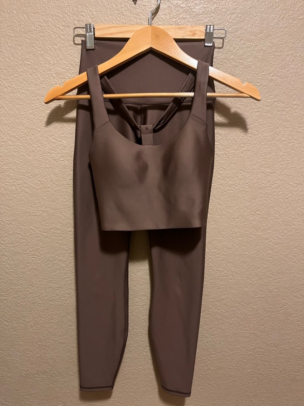 Alo Yoga Airlift Set XS - Sleek Bra Tank & 7/8 leggings in Mushroom